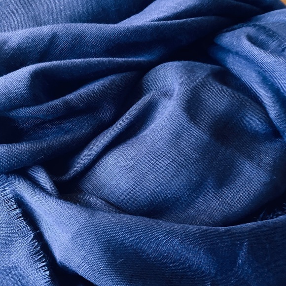 Soft cotton shawl blue scarf - Picture 4 of 5